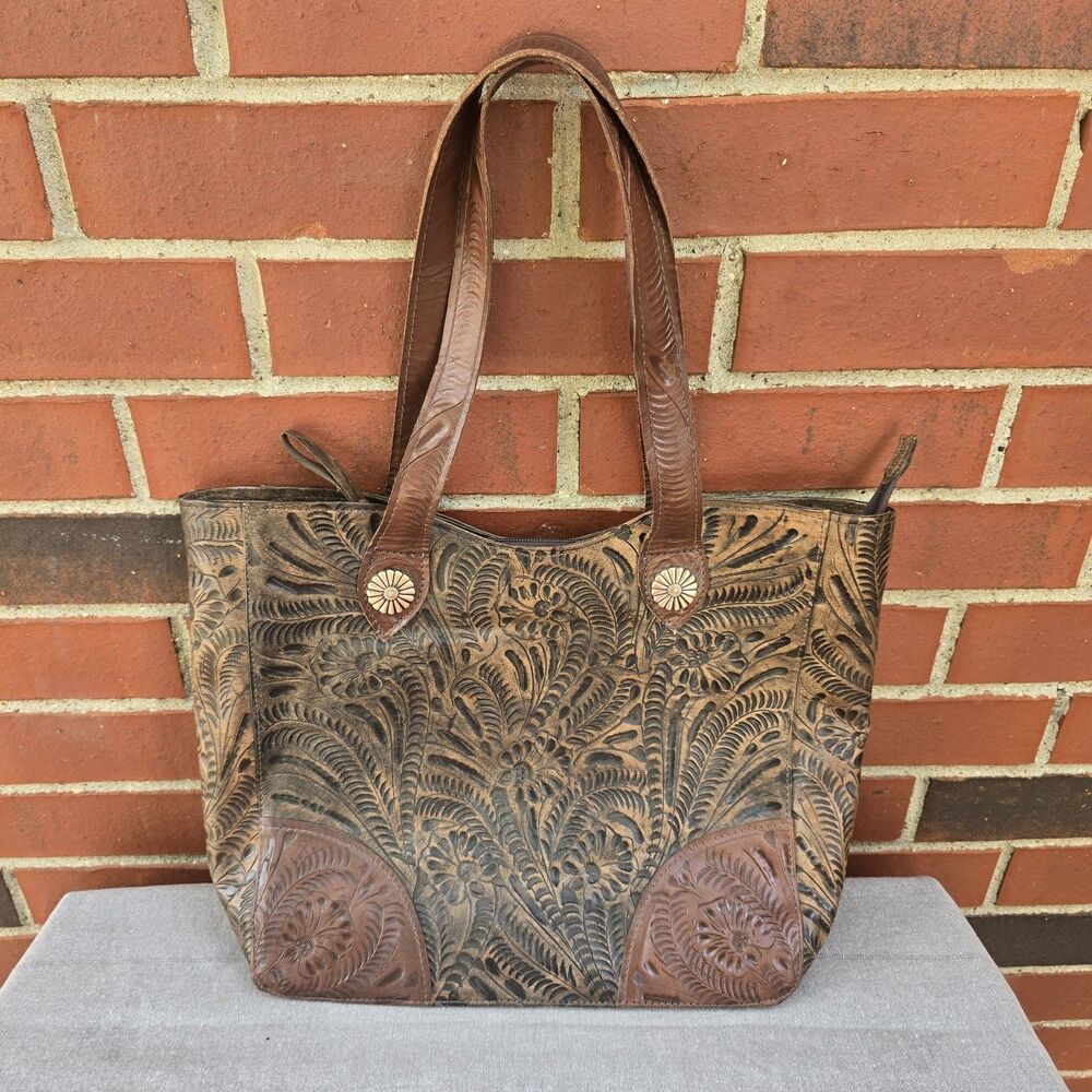 American West Women's Annie's Secret Collection Brown Distressed Large Zip